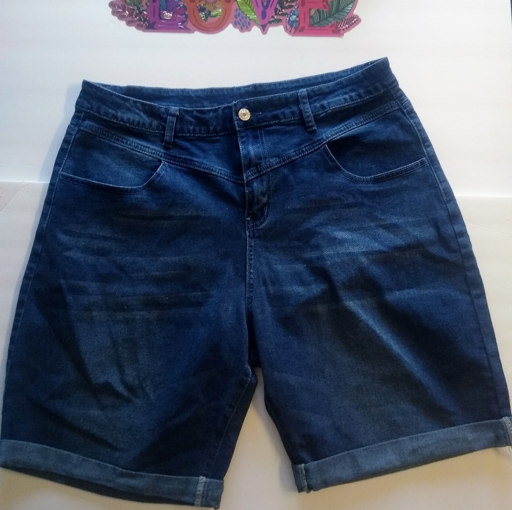 Plus size rolled up hem bermuda  shorts